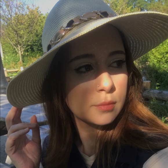 Meet your Posher, Serin - Picture 1 of 1